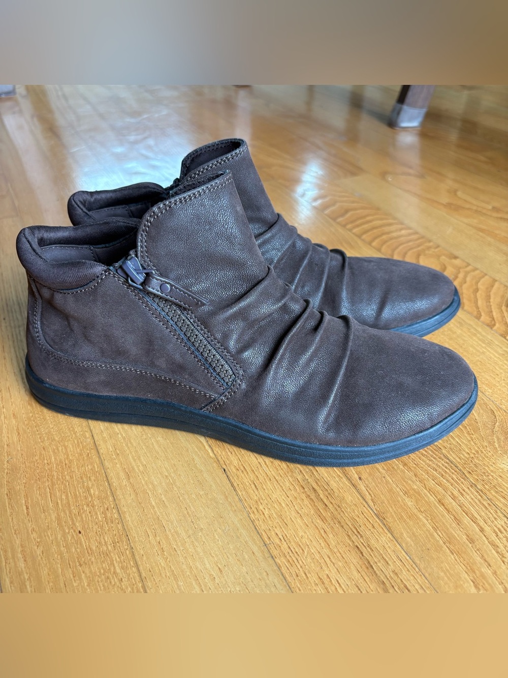 Clarks Cloudsteppers Brown Ankle Boots Ruched Aubergine Zipper Zip Sz 8.5 Womens